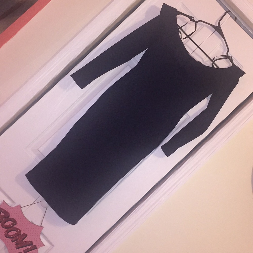 Long sleeve off the shoulder bong dress